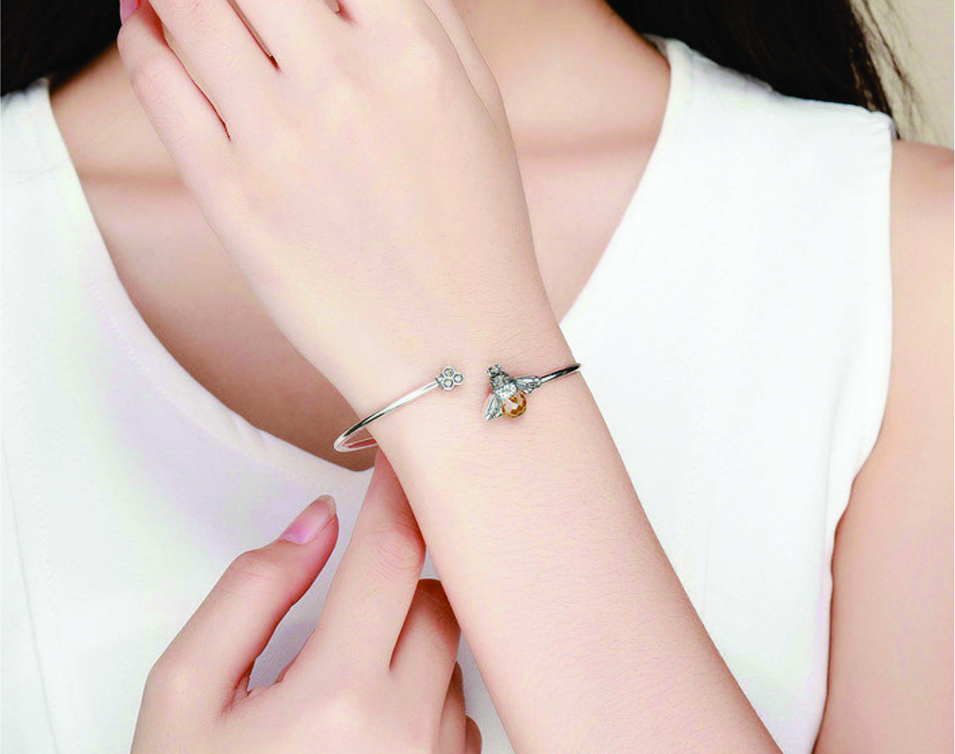 Crystal Bee And Honeycomb Silver Bracelet Bangle 2